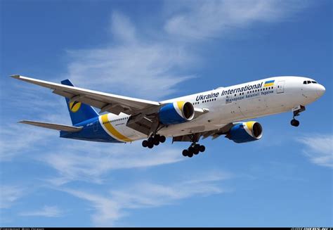 Ukraine International Boeing 777 28E/ER UR GOC on final ...