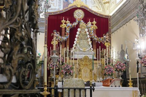 Un altar inédito a la Virgen del Rocío para celebrar un ...