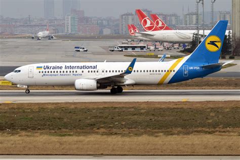 Un B 737 800 de Ukraine International Airlines se estrella ...