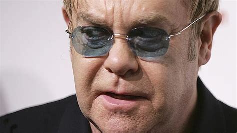 Un exguardaespaldas de Elton John denuncia al cantante por acoso sexual ...