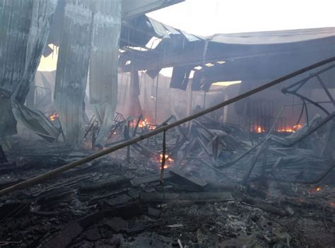 Un incendio destruye por completo la fábrica de colchones ...