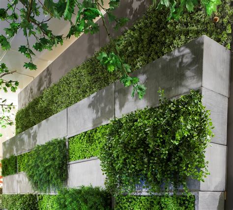 Un jardín vertical artificial.