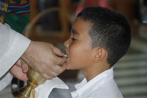 Un niño granadino dona el dinero de su comunión a adolescentes enfermos ...