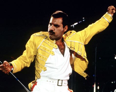 Un resumen de la vida de Freddie Mercury en honor a su ...
