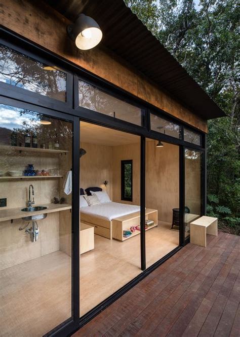 Una cabaña minimalista y eco en el bosque   Casas pequeñas