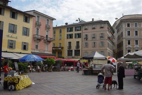 Una Plaza en Lugano | Photo