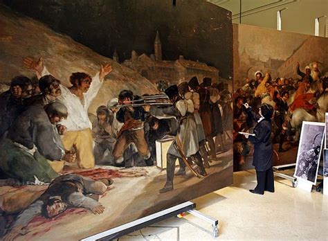 Una restauradora trabaja con los cuadros de Goya | Edición ...