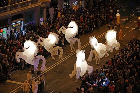 Unas 600.000 personas reciben a los Reyes Magos en Barcelona