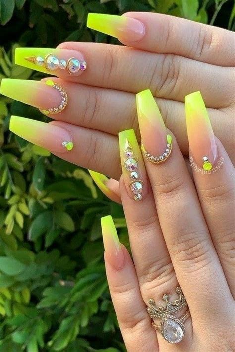 Uñas con colores de verano en 2020  con imágenes  | Uñas ...