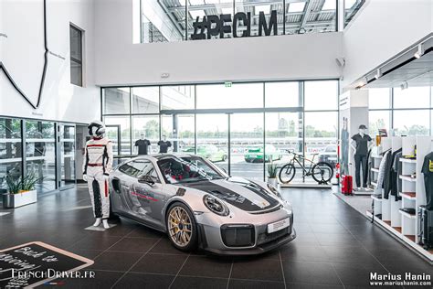 Une journée au Porsche Experience Center Le Mans ...
