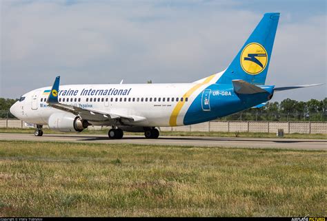 UR GBA   Ukraine International Airlines Boeing 737 300 at ...