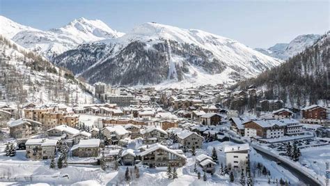 Val d Isère, en los Alpes franceses, la estación de esquí ...