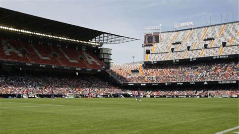 Valencia CF: Mestalla repartirá 65.000 botellas de agua y 33.000 gorras ...