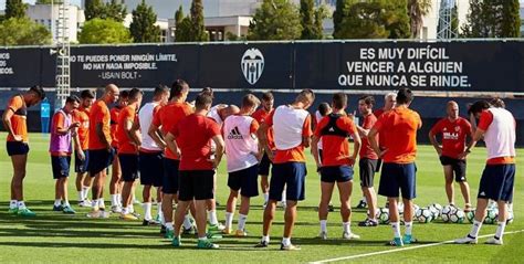 VALENCIA CF | Mestalla se engalana para recibir a un Valencia CF ...