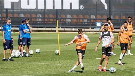 Valencia CF y Levante UD podrían estrenarse sin  apuestas    Golsmedia