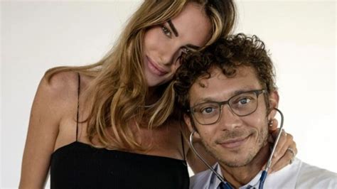 Valentino Rossi e Francesca Sofia Novello presto genitori: l annuncio