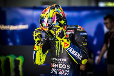 Valentino Rossi Signs with Petronas Yamaha SRT for 2021   Asphalt & Rubber