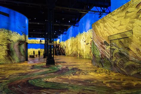 Van Gogh, Starry Night | Atelier des Lumières   Site officiel