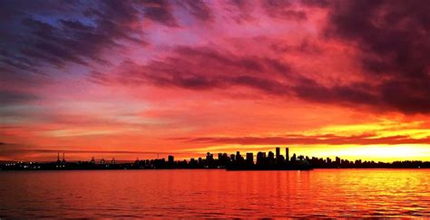 Vancouver just witnessed an unbelievably colourful sunset ...