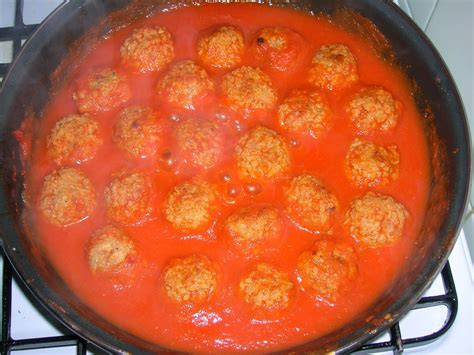 VEGGIELIGHT: Albondigas con salsa de tomate
