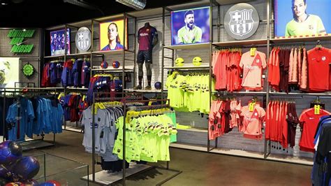 Ven a visitar nuestra tienda de fútbol de Barcelona. Aquí ...