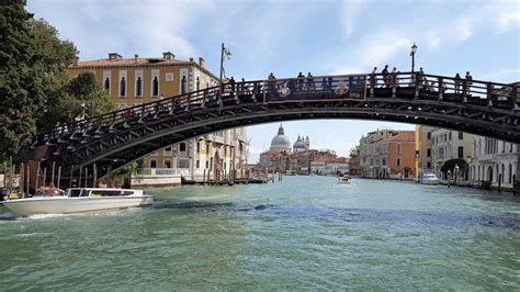 Venecia Puente de la academia desde vaporetto2   Viajeros Infrecuentes