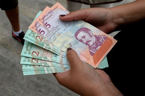 Venezuela Shuts Down as Citizens Grapple With New Currency