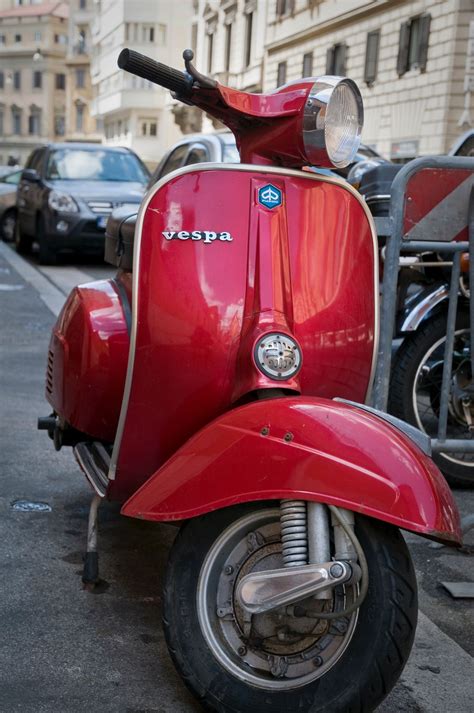 Vespa in Rome, Italy. | Vespa vintage, Vespa, Vespa scooters