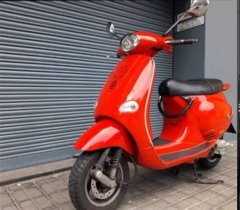 Vespa Piaggio 125cc de segunda mano por 595 EUR en Barcelona en WALLAPOP