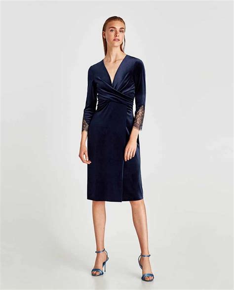 Vestido cruzado de terciopelo azul noche de Zara | Yodona/moda | EL MUNDO