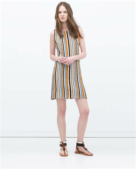 Vestidos de rayas en las novedades de Zara mujer coleccion primavera ...