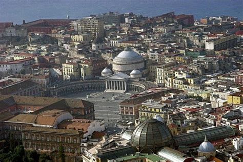 Viaggio nel cuore del centro storico di Napoli, tra storia ...