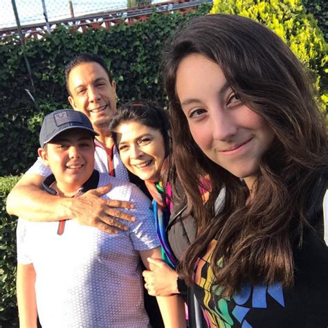 Victoria Ruffo y sus hijos no tienen coronavirus, anuncia Omar Fayad