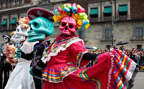 Video | México celebra Día de Muertos a 500 años de la ...