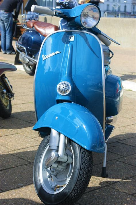 Vintage scooters : full bodied and gorgeous ...