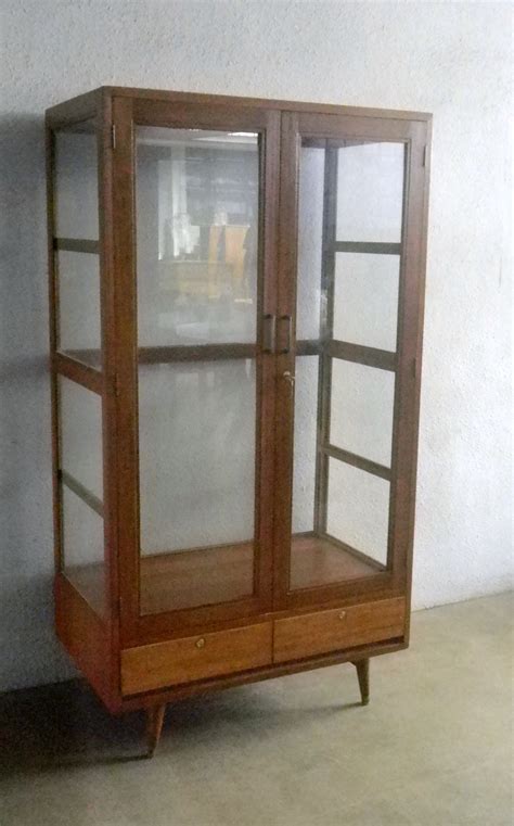 VINTAGE SHOWCASES AND DISPLAY CABINETS | Ashley Furniture