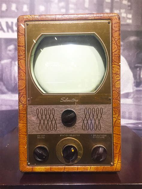 Vintage TV & Radio: Classic Design, Logos & Type