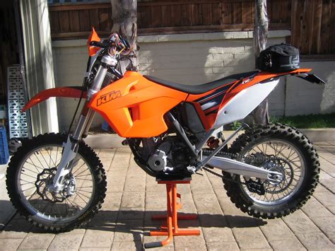 Vintage Veloce: Cutting the Seat, Lowering the Bike: KTM 350 EXC F