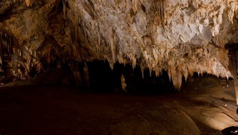 Visit the Pozalagua caves in the Carranza valley   Viajes ...