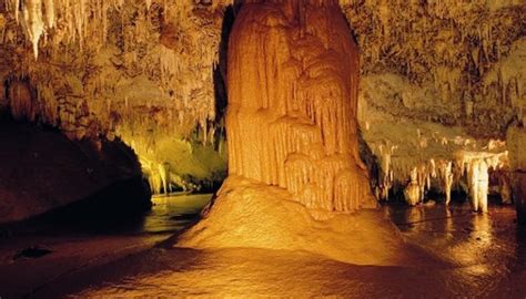 Visita a las cuevas de Pozalagua en el Valle de Carranza ...