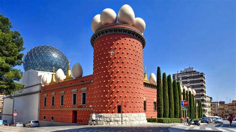 Visita el Teatro Museo Dalí como nunca habías hecho ...