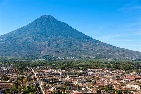 Vista de Antigua Guatemala y el Volcán de Agua desde el ...