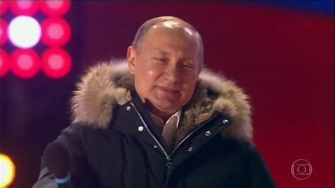 Vladimir Putin é reeleito presidente da Rússia e terá ...