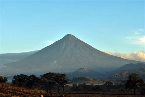Volcán de Agua, Guatemala. | Volcanes / Volcanoes | Pinterest