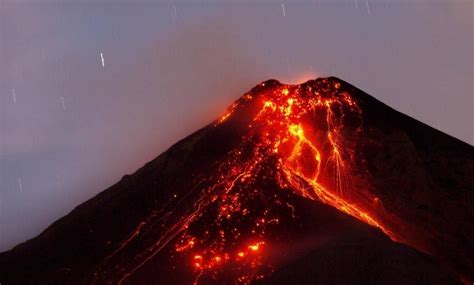 Volcán de Fuego sigue generando explosiones en Guatemala ...