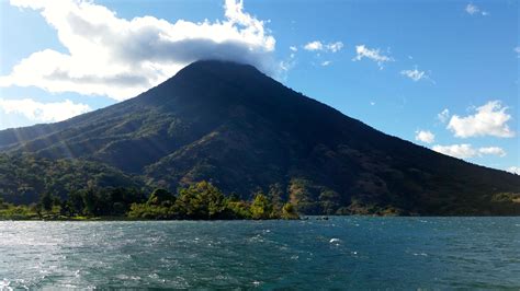 Volcán San Pedro, Lago de Atitlán, Guatemala [5312x2988 ...