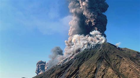 Volcán Stromboli: Una violenta erupción deja al menos un ...