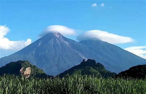 Volcanes de agua y fuego, Guatemala | Volcanes, Naturaleza ...