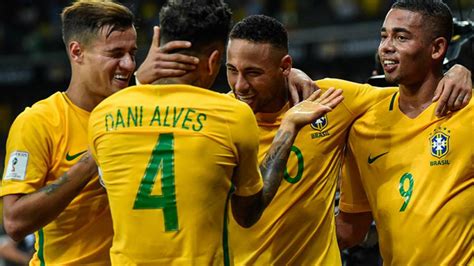Vuelve y juega, Brasil es favorito de Pelé para ganar el ...