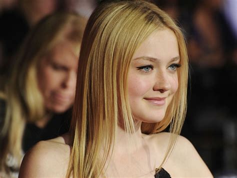 Wallpaper Buzz,Images,Pictur: Dakota Fanning